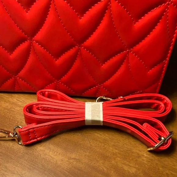 Red Quilted Women's Bag - Picture 3 of 7